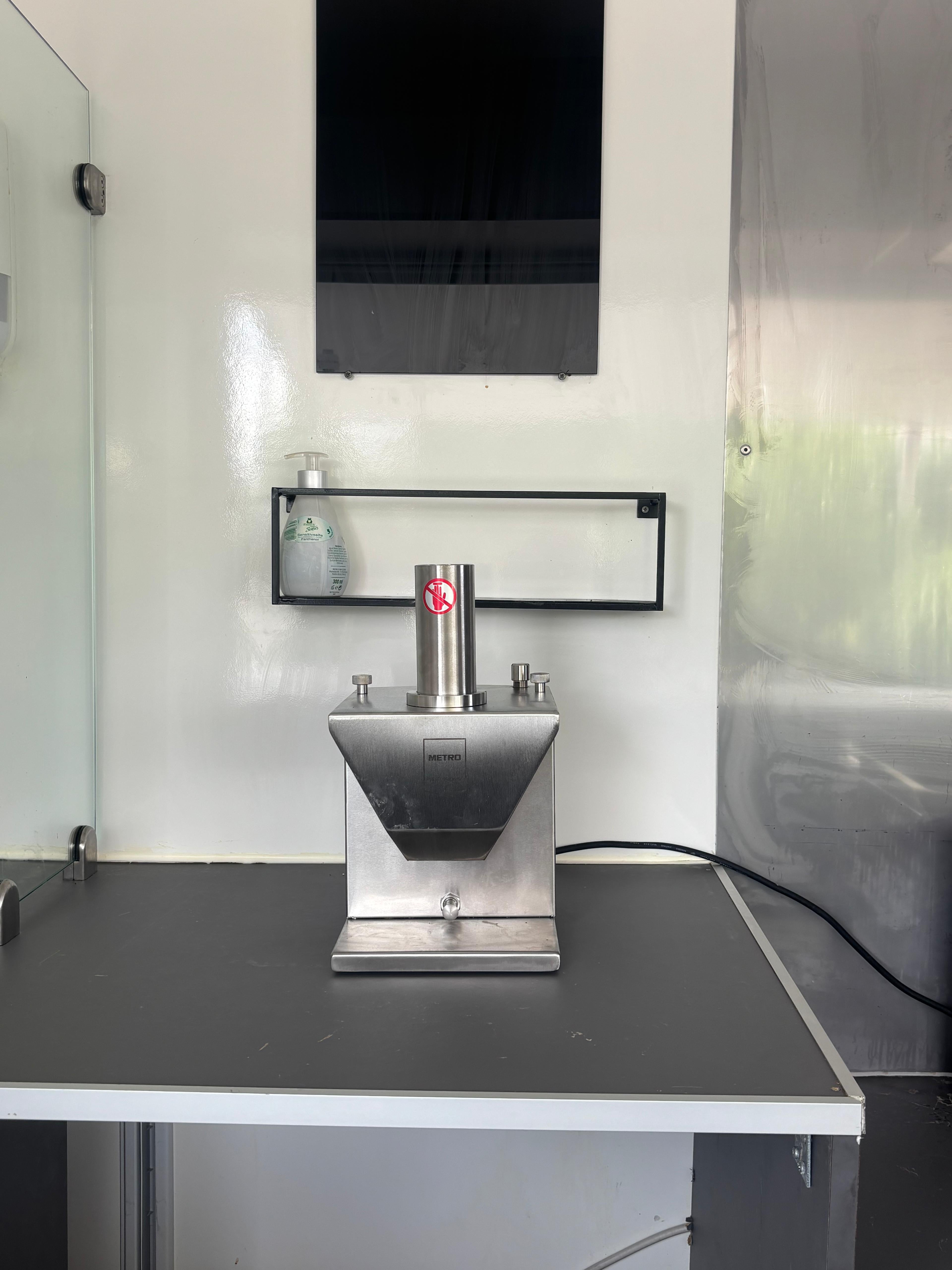 Verkaufsanhänger "Papa Lu´s geile Wurst"