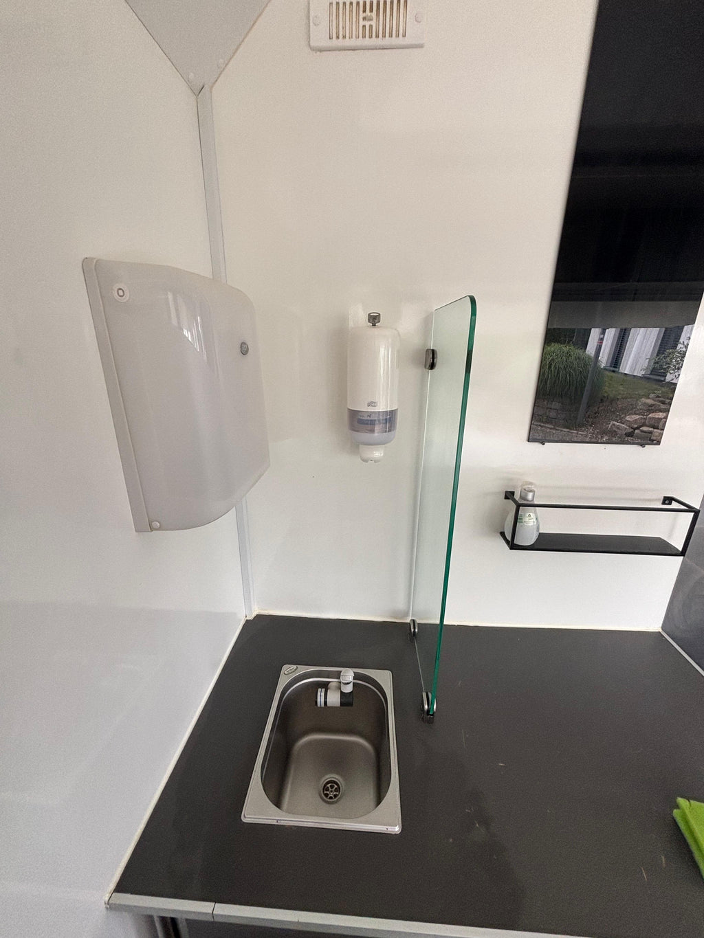 Verkaufsanhänger "Papa Lu´s geile Wurst"