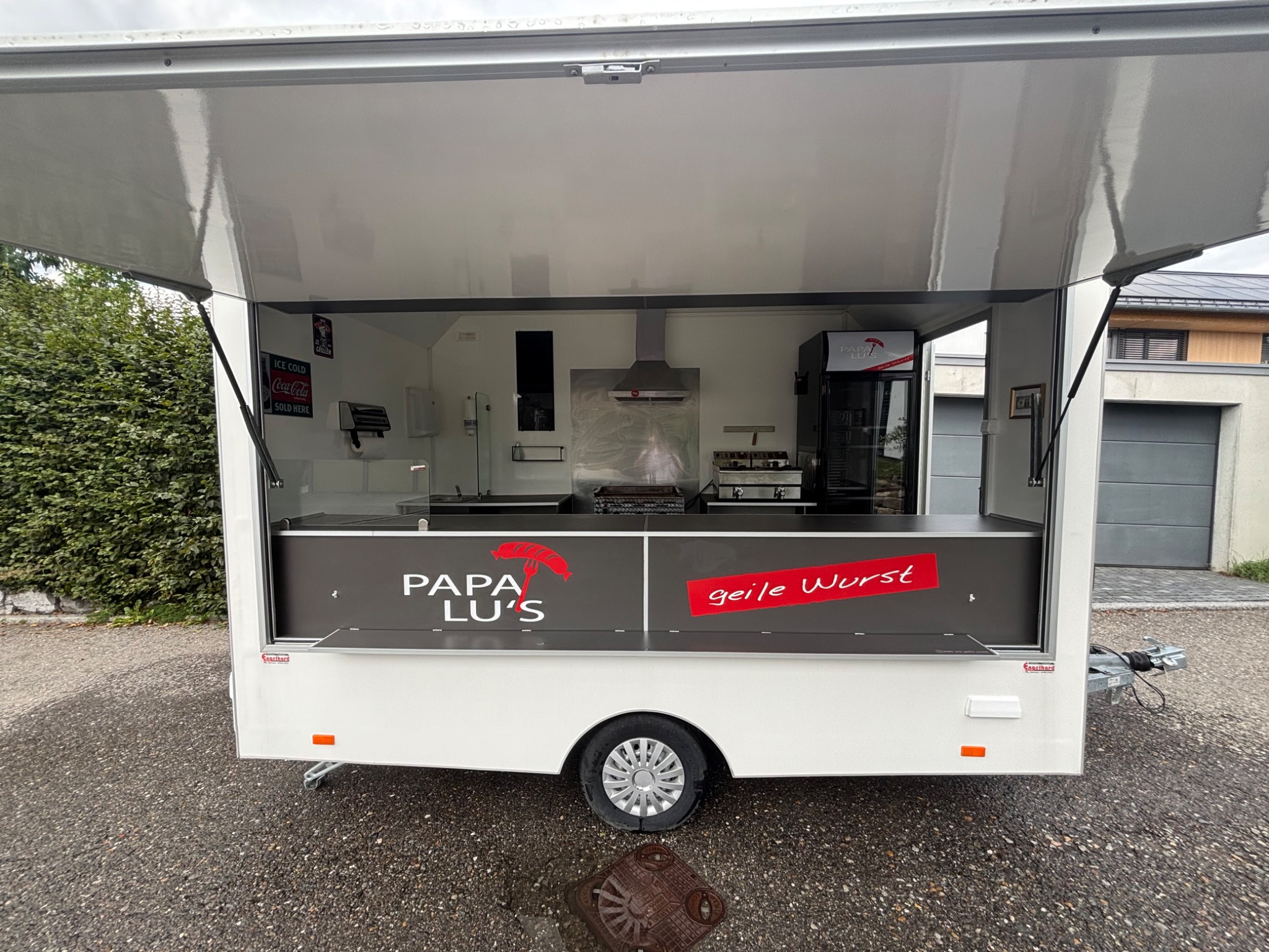 Grillwagen geöffnet